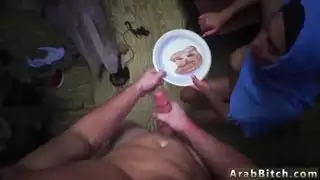 سيدة عربية وسلسان مسلم يتسللون في القاعدة! سيدة عربية وسلسان مسلم يتسللون في القاعدة!