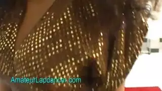الفرخ الغريب ويعطي الفرخ الغريب ويعطي