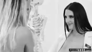 امرأتان ورجل يمارسان الجنس امرأتان ورجل يمارسان الجنس