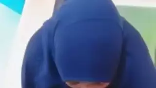محجبة جزائرية تمص الزب وتضحك محجبة جزائرية تمص الزب وتضحك