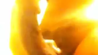 رجل يمسح الكرات ويمشي على صديقته رجل يمسح الكرات ويمشي على صديقته