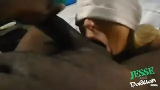 اللعب بهزاز كبير لأول مرة اللعب بهزاز كبير لأول مرة