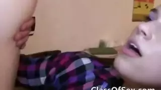 في المراهقة القرنية في pussyfucking الغنيمة في المراهقة القرنية في pussyfucking الغنيمة