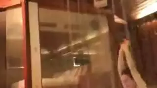 امرأة سمينة مثير في سراويل صفراء. امرأة سمينة مثير في سراويل صفراء.