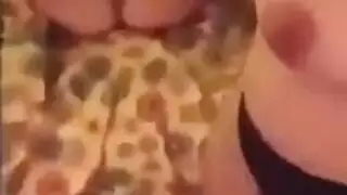 سحاقيات عربيات ساخنات في مشهد إكس إكس إكس مليء بالقحاب
