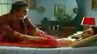 نجومية تمارس الجنس: نبيلة عبيد تأخذ قضيباً في مشهد حميمي