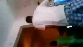 مغربية شابة تمارس الجنس بقوة في وضعية المبشرية والراعية إباحي