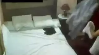 سكس محجبات نار و نيك فحل لسمينة على السرير من الخلف