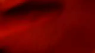 توجه القضيب الصلب بعمق داخل مهبلها المشبع