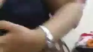 مؤخرة الفتاة السعودية الممتلئة تصفق للإيقاع في هذا الفيديو الراقص المثير