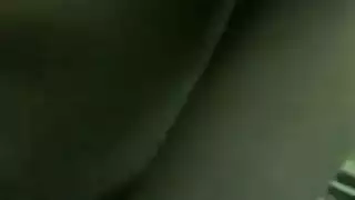 اب يلعب في زبره