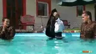 شقراء ماماسيتا دومينا في السجن حدب دسار