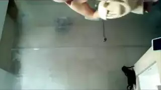 يسمح لولده بنيك زوجته