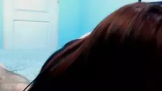 شقراء حمراء وقحة تحصل على فتحتها الضيقة ممتدة على اتساعها