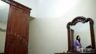 حمار يدخل زبه في كس بنت