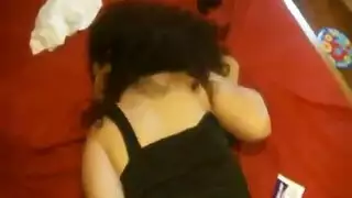 عاهرة مصرية في حالة شهوة: ركوب ديلدو، مص قضيب، والانتهاء بالجماع