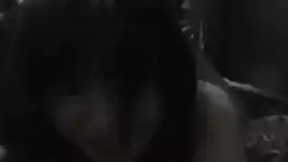 قضيب أكبر يملأ فتحات مراهقات في مشهد جماعي عنيف