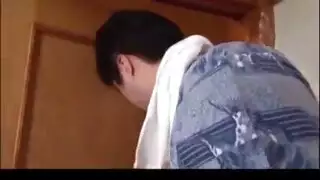 فتيات يابانيات بريئات يكشفن أخيراً عن مهابلهن