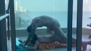 يغزف بداخل كسها فتصرخ عليه مازا فعل ايها لاحمق مترجم