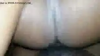 تمزق فستان مزركش لممارسة جنس قاسي على وجه فتاة سمراء