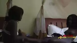 جلسة تقبيل مثلية تتحول إلى إصبع قاسي