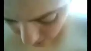 سكس خليجي تمص زب الزبون وتركبه