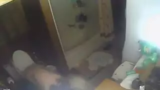 كاميرا خفية في الحمام كشف مشهد عاري لمراهقة بريئة